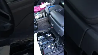 2012 vw Touareg replacing battery