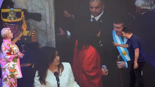 LOS GESTOS DE CRISTINA KIRCHNER Y MILEI EN EL MOMENTO DEL TRASPASO: "PARECÍA ELLA LA PRESIDENTE"