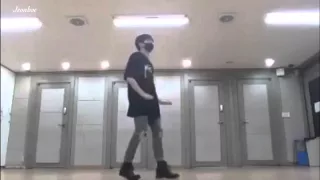 Jungkook' manolo dance