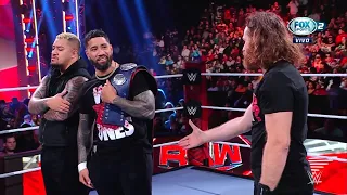 Jey Uso acepta a Sami Zayn en The Bloodline y KO los Interrumpe - WWE Raw Español 28/11/2022