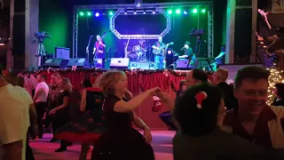 LENNEBROTHERS BAND - Boogie Woogie Country Girl - Wild West Rockabilly Special Pullman City 2019