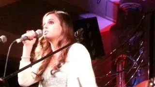 Tiffany Alvord - LIVE - Pizza Express - London - That's What Makes You Beautiful - One Direction