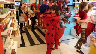 ENCONTREI A LADYBUG - Jéssica Godar e Laurinha e Helena