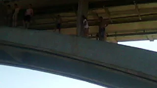 прыжок с под моста на гидропарке