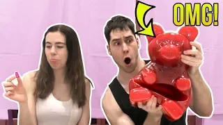 WORLD'S BIGGEST GUMMY BEAR vs SMALLEST GUMMY BEAR!