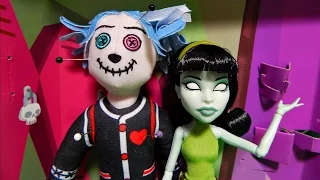 Monster High 2012 SDCC Scarah Screams & Hoodude Voodoo Exclusive Dolls