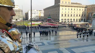 Il Presidente Mattarella depone una corona di alloro sulla tomba del Milite Ignoto