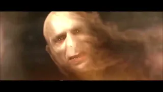 HARRY POTTER'S WAND FIGHTS VOLDEMORT ON ITS OWN WITH GOLDEN FLAMES!