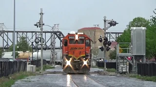 BNSF 2033 navigates flooded railroad tracks in Davenport, Iowa w/ underwater GoPro footage!