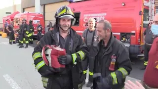 Incendio a Milano, salvati due gattini dopo 24 ore: «Un’attesa infinita»