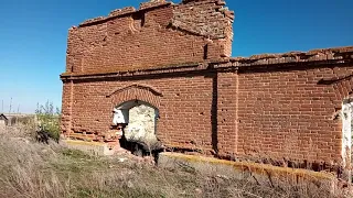 Купеческий дом и памятник погибшим наслединцам.