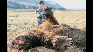 10 1/2FT Coastal Brown Bear hunt... MASSIVE BEAR!