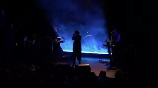 Alison Moyet dedicates "The Rarest Birds" to Billy Manes