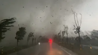 In China now! Powerful tornado destroys houses in Jiangsu, causing major damage