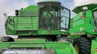 #144 - 1988 John Deere 8820 Titan II Combine