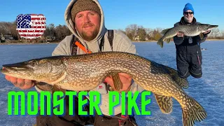 A SPECIAL GUEST AND I HAMMER OUT SOME MONSTER NORTHERN PIKE ON  LATE ICE !! MUST WATCH !SEASON ENDER