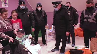 Поліцейські Чернівецької області втілили мрію хлопчика стати поліцейським