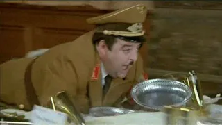 Ludwig von Apfelstrudel - Demi-frère d'Hitler (Jacques Villeret) - Papy fait de la résistance