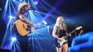 Brad Paisley ft: Lindsay Ell Whiskey Lullaby