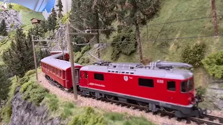 Fahrvideo der maveswiss RhB H0m Modelleisenbahnanlage