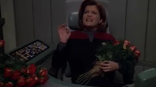 Q, Gives Janeway A Shortcut Back to Earth