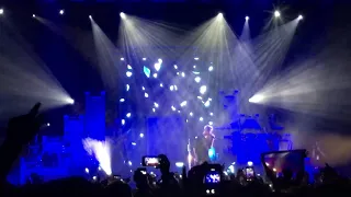 9.9.2019 - Machine Gun Kelly - Let you go - Forum Karlín - Praha