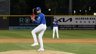 Listen to the crowed when Joe Kelly is announced and begins warming up. #Dodgers