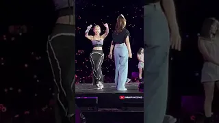 220515 Nayeon & Tzuyu Yes or Yes - LA Encore (fancam short)