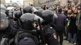 Rusiyada insanlar meydanlara axışmağa başladı- polislər ayağa qaldırıldı