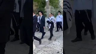 Jews praying outside of Lion’s Gate Masjid Al Aqsa Palestine 🇵🇸 -Bashir Awan #shorts