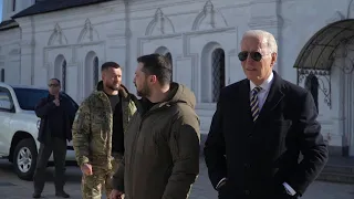 On surprise visit to Kyiv, Biden and Zelensky honour war dead as air sirens blare | AFP