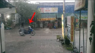 Kinh hoàng gặp ma lái xe giữa trời mưa - Ghost driving in the rain