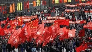 Festive atmosphere marks Russian May Day parades