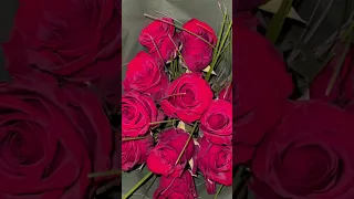 А я несу тебе цветы 🌹 Для той единственной на свете