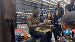 AMAZING: Deontay Wilder & Team Bombsqzuad receives gifts from the Sheik and his tribe!! 🔥🔥