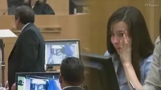 Jodi Arias Sneaks Peeks at Crime Scene & Autopsy Photos of Travis in Court (Shows Morbid Curiosity)