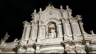 L' Ottava di Sant'Agata a Catania: il grido di fede dei devoti davanti alla cattedrale