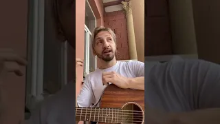 Женя Мильковский пытается петь как Ганвест