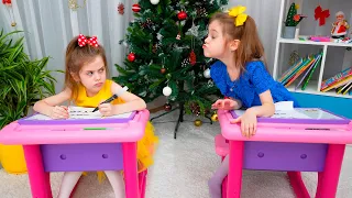 Eva and her friends at school in the house | Eva Bravo Play