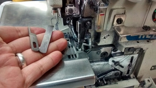 Blade change in overlock machine / Cómo cambiar cuchilla en una overlock