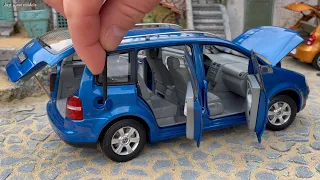 1:18 Volkswagen Touran I 2.0 '03, blue metallic - Paudi [Unboxing]