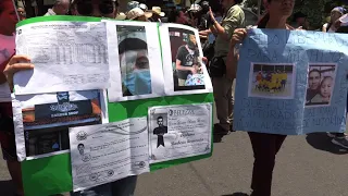 Familiares de detenidos en El Salvador piden la liberación de "inocentes" al comisionado de DDHH