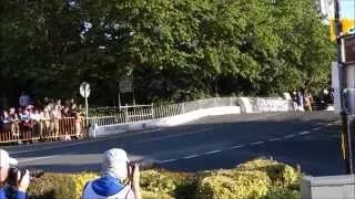 Superbike jumps over Ballaugh Bridge! TT 2014 - IOM - Tourist Trophy!