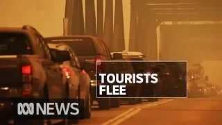 Thousands flee NSW South Coast ahead of horror fire weekend | ABC News