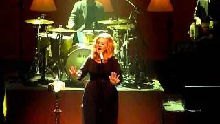 Adele - Chasing Pavements - Live