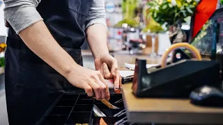 ‘Cash is king’: Rowan Dean urging Australians to ‘use more cash’ over card