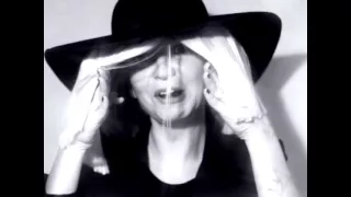 Sia shows her face to give a shout out!