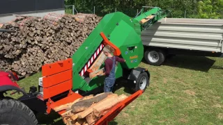 Automatisch Brennholz sägen mit Schnittlängenkontrolle | POSCH Leibnitz