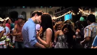 THE TWILIGHT SAGA: BREAKING DAWN Part 1 - Teaser Trailer