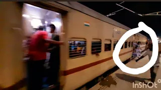 A Reckless Lady Get Off From A Running Train || It's Very Risky For Passenger 😲😳 || NJP Station